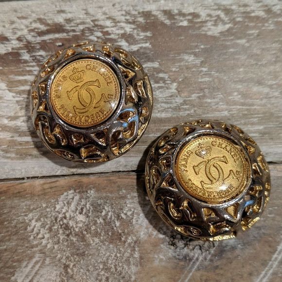 CHANEL Jewelry - CHANEL VINTAGE RUBCAMELL MURANO GLASS CLIP-ON EARRINGS